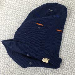 قبعة صغيرة، كما تم الإبلاغ عنه بواسطة TivoliVredenburg عبر iLost