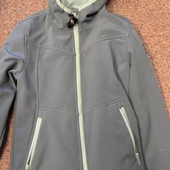 Kurtka, zgłoszono przez Burgers' Zoo przy użyciu iLost