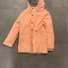Impermeable roze, segons ha informat Avonturenpark Hellendoorn mitjançant iLost