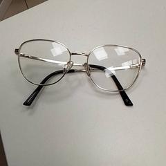 Lentes Or, segundo informou ilévia usando iLost