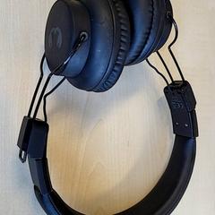 Sluchátka Zwart, jak nahlášeno Connexxion Haarlem IJmond pomocí iLost