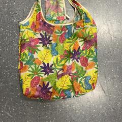 Bag Met bladeren en panter, som rapportert av IKEA Amersfoort ved bruk av iLost