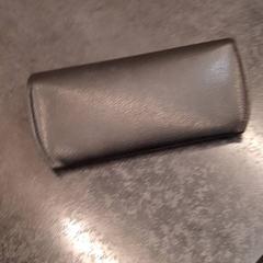 Brillenkoker met bril, zoals gemeld door Rotterdam The Hague Airport met iLost