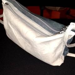 Borsa tad, come riportato da TivoliVredenburg utilizzando iLost