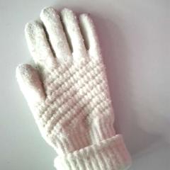 Guanti, come riportato da Twisto utilizzando iLost