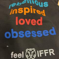 トートバッグ がiLostで RET によって報告されました