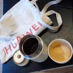 Draagtas & Thermosbeker wit, iLost를 사용하여 Universiteit Gent - Faculteitsbibliotheek LW에 보고됨