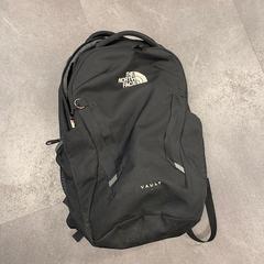 Rugtas Zwart met inhoud & Northface, zoals gemeld door Avonturenpark Hellendoorn met iLost