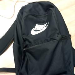 حقائب الظهر والحقائب النهارية Zwart، كما تم الإبلاغ عنه بواسطة RRReis Veluwe Zuid - Ede عبر iLost