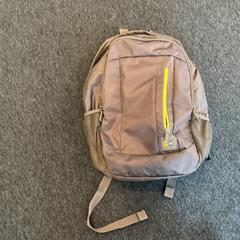 Ryggsäck, rapporterat av Breng Arnhem med iLost