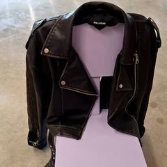 Kurtka Pull&Bear, zgłoszono przez IKEA Dijon przy użyciu iLost