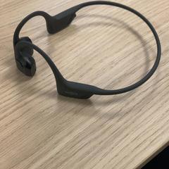 Auriculares Black, segundo informou Van der Valk Hotel Heerlen usando iLost