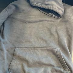 Sudadera, ha sido reportado por Johan Cruijff ArenA con iLost