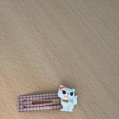 Haarspange, segons ha informat Schönbrunn "Group Center" mitjançant iLost