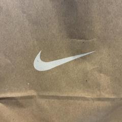 Aankoop nike nike, segons ha informat Designer Outlet Roermond mitjançant iLost