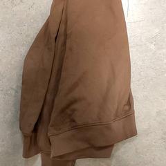 Kleding - Trui Bruin, ha sido reportado por Centraal magazijn con iLost