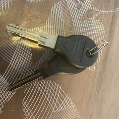 2 zwarte sleutels، كما تم الإبلاغ عنه عبر iLost