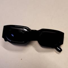 Sluneční brýle, jak nahlášeno Qbuzz ZHN pomocí iLost