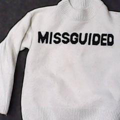 Pulóver missguided, amint azt SnowWorld Landgraaf az iLost segítségével jelentette.