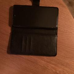 Mobieltje, zwart, merk niet te zien, in hoesje がiLostに報告されました