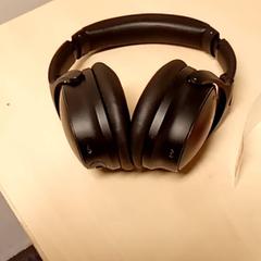 Sluchátka, jak nahlášeno Mövenpick Hotel Amsterdam City Centre pomocí iLost