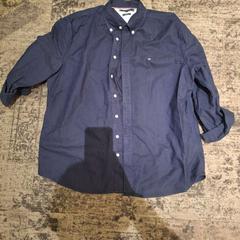 Shirts Blauw overhemd gevonden op, as reported by Van der Valk Rotterdam Blijdorp using iLost