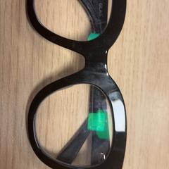 النظارات، كما تم الإبلاغ عنه بواسطة Pathé Buitenhof عبر iLost