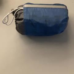 Sac Blue, a été signalé par MEININGER Hotel Budapest Great Market Hall utilisant iLost