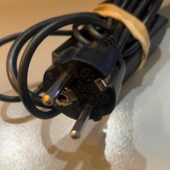 Nabíječka, jak nahlášeno Padualaan 101 pomocí iLost