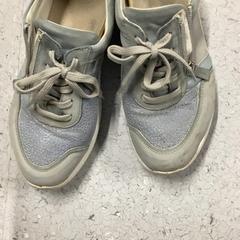 Sneakers, as reported by MEININGER Hotel Dresden Zentrum using iLost