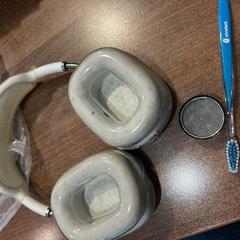 Hodetelefoner white, som rapportert av Leonardo Hotel Amsterdam Rembrandtpark ved bruk av iLost