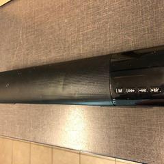 Long black speaker, zoals gemeld door MEININGER Hotel Brussels City Center met iLost