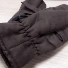 手袋 Bruin がiLostで Qbuzz Fryslân によって報告されました