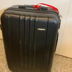 Maleta Zwart met rood lintje, segundo informou Eindhoven Airport usando iLost
