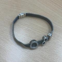 Armband, gemeldet von Schönbrunn "Group Center" über iLost