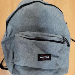 Batoh Grijs, jak nahlášeno Connexxion Noord Holland Noord Alkmaar pomocí iLost