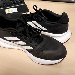 Kleding  - Schoenen, a été signalé par Centraal magazijn utilisant iLost