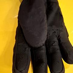 Glove, as reported by IKEA Wilrijk using iLost