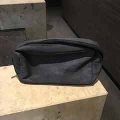 Handtasche Grijze toilettas, gemeldet von Van der Valk Hotel Zwolle über iLost
