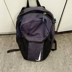 Rugzak/rugtas blauw, amint azt Qbuzz GD Groningen HS az iLost segítségével jelentette.