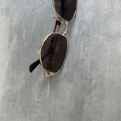 Gafas de sol, ha sido reportado por Arriva Achterhoek-Rivierenland con iLost