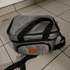 Hűvös táska grijs, amint azt Regio Limburg - Leuven az iLost segítségével jelentette.