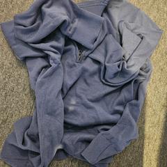 Svetr, jak nahlášeno Ramada by Wyndham Amsterdam Airport Schiphol pomocí iLost