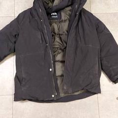 Kleding Jas, amint azt Regio Oost-Vlaanderen az iLost segítségével jelentette.