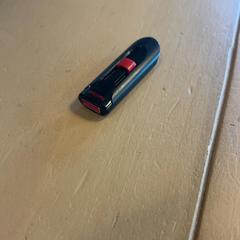 عصا usb-stick، كما تم الإبلاغ عنه بواسطة Familie Resort Molenwaard عبر iLost