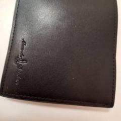 Carteira Azizi Molham, segundo informou Qbuzz DMG usando iLost