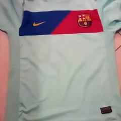 تي شيرت، كما تم الإبلاغ عنه بواسطة Leonardo Royal Hotel Amsterdam عبر iLost