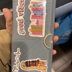 Grijs portemonnee, amint azt az iLostnak jelentették.