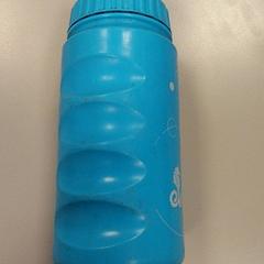 Vannflaske, som rapportert av Vrije Universiteit Amsterdam ved bruk av iLost