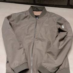 السترة، كما تم الإبلاغ عنه بواسطة Arriva Oost-Brabant عبر iLost